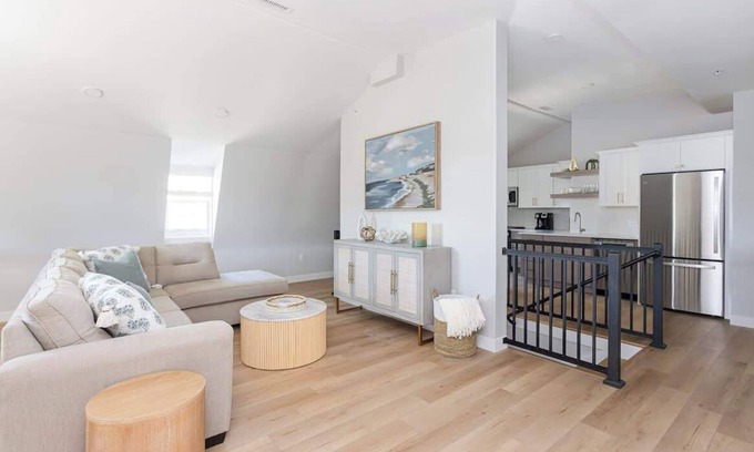 Yachting Village House | Franklin Street Suite by STAY Newport