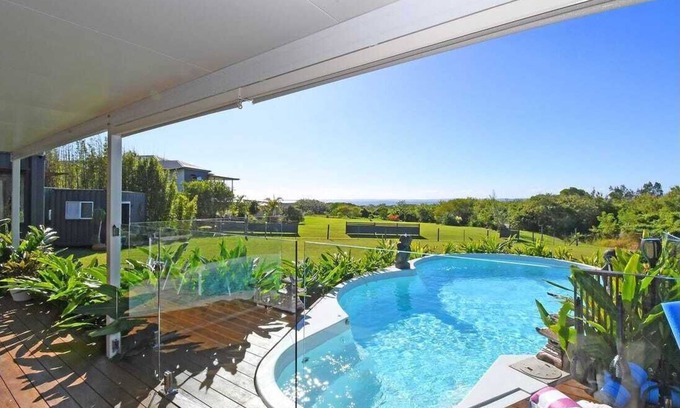 River Heads Cabin | Fraser Coast, Modern Container Home + Cabin, Pool, Pets ok, Boat Ramp 5min