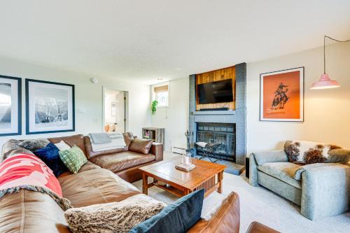 Fraser Apartment | Fraser Condo with Ski Shuttle and Resort Amenities!