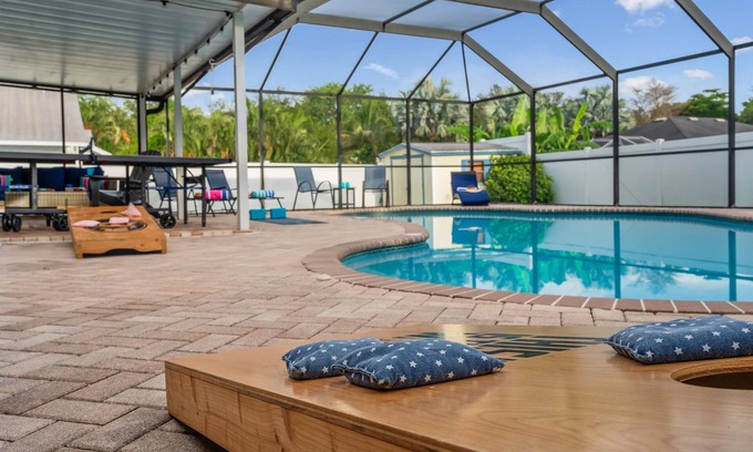 Palma Sola House | Free 5th Night! Stay 4 in Sept/Oct – Heated Pool, Hot Tub, 10 Min to Beach