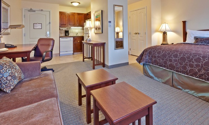 Indianapolis Apartment | Free Breakfast Buffet Daily. Indoor Pool. Gym. Studio in a Great Location.