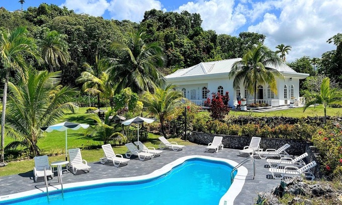 Port Antonio Apartment | FREE Breakfast & FREE Parking! 3 Suites Close to Folly Lighthouse! Pool Onsite!