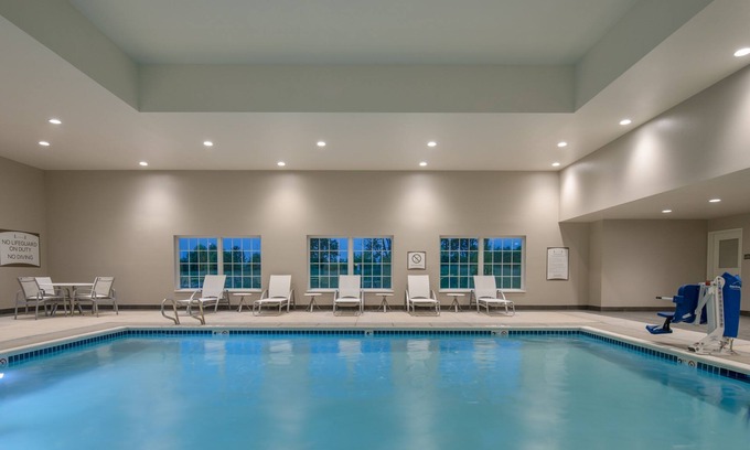 Hillsboro Condo | Free Breakfast. Pool. Gym. Near Rock Creek Country Club! Your Next Vacation!