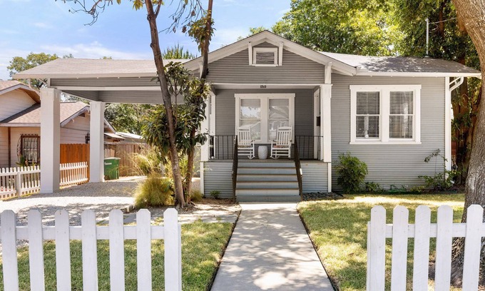 Midtown House | Free Fun Included | Near Zoo, Pearl & Riverwalk | Charming Historic Casa in Midtown by Trinity