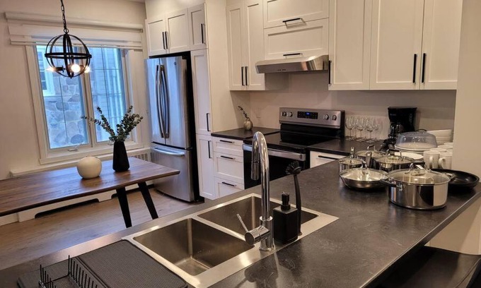 Ahuntsic Apartment | Free Parking, Beautiful 4 1/2-2 BR apartment