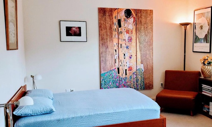 The Palisades House | Free Parking on a Private St., Minutes to Georgetown, MedStar Hospital, Georgetown University and more