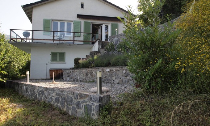 Montreux House | free view of lake and mountains in Lavaud/VD