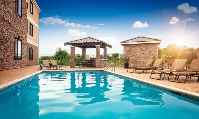 Fort Worth Apartment | Free Wi-Fi + Complimentary Breakfast + Outdoor Pool | Studio Only 30 Minutes from Six Flags!