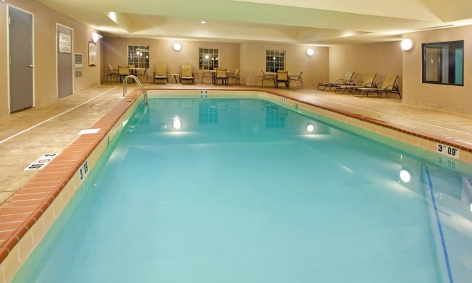 Elkhart Condo | Free Wi-Fi, Free Breakfast + Indoor Pool | 20 Minutes to the University of Notre Dame