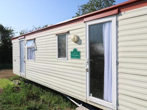 Earls Barton House | Freesia