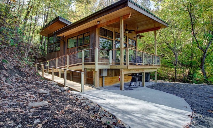 Marshall House | French Broad Chalet | Private Chalet on the French Broad River