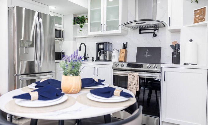 Brampton Apartment | French Charm in Brampton. 2 Bdr Apt Family Friendly!