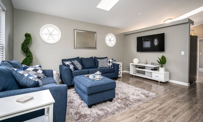 St. Peters House | Fresh & Modern Home-Away-From-Home Near St Charles