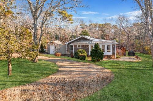 Oak Bluffs House | Fresh Pond Chateau Renovated Bright and Cozy Home