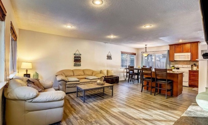 Al Tahoe Cabin | Freshly remodeled lake house in the heart of Tahoe