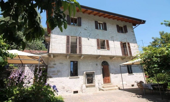 Vacciago Apartment | Frey House apt. 1, 2 and 3 at Lake Orta with pool and garden