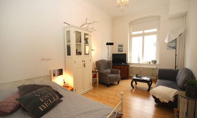 Oberbilk Apartment | Friedrichstadt: Altbau Apartment mit Balkon, Fußläufig zur Kö und Altstadt