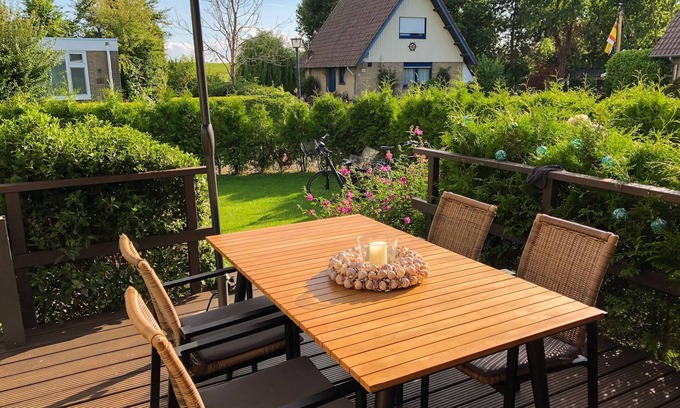 Lemmer House | Friendly bungalow behind the dike to the IJsselmeer and beach - Wi-Fi