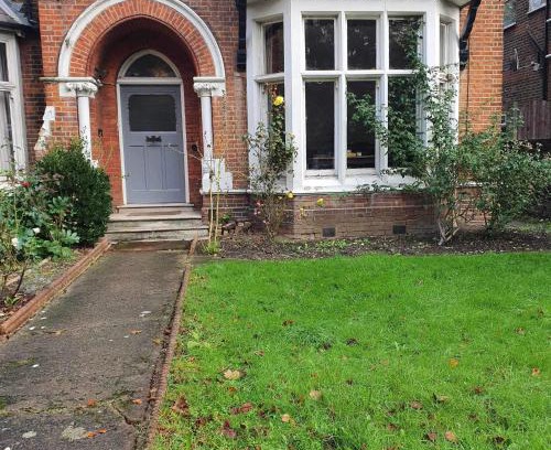 Ealing Common Apartment | Friendly Home