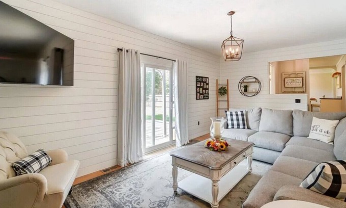 Powell House | Friends & Family Columbus 5BR 3BA Home, Near Zoo and OSU