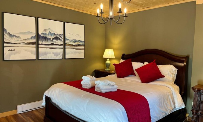 Port Alice House | Frigon Suite -Waterfront