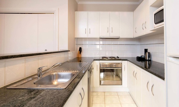 Adelaide Central Business District Hotel | Frome Apartments