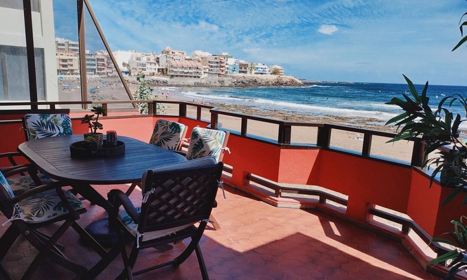 Melenara Apartment | Front Line Beach with Fantastic Terrace.