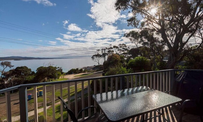 Binalong Bay House | Front Row Beachfront