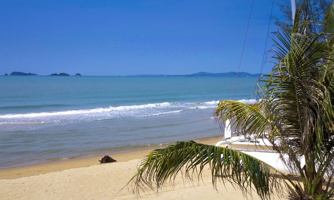 Chakphong House | Front Samet Beach House w/ Swimming Pool | WiFi, Maid Service, Island Excursions