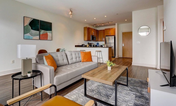 Yankee Hill Apartment | Frontdesk | 1 BR Apt by Fiserv Forum