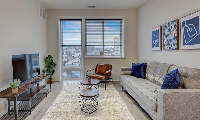 Brewerytown Apartment | Frontdesk | 1 BR Apt near Philadelphia Zoo