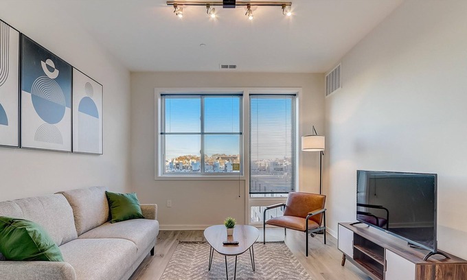 Brewerytown Apartment | Frontdesk | 1 BR Apt near the Barnes Foundation