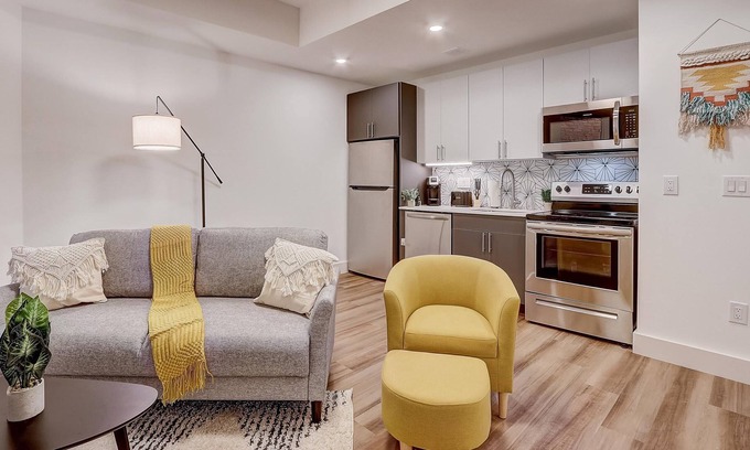 Brewerytown Apartment | Frontdesk | 1BR Apt by East Fairmount Park