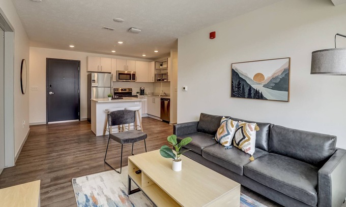 Downtown Lincoln Apartment | Frontdesk | 2 BR Apt by Nebraska State Capitol