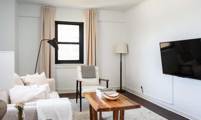 Central West End Apartment | FRONTDESK Bright Warm 1 BR Apt by Forest Park