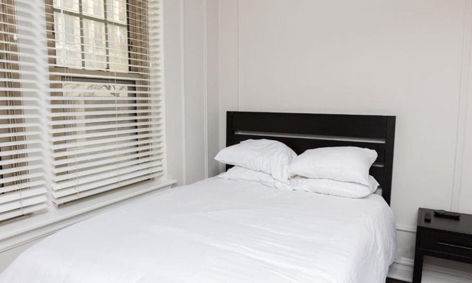 Hyde Park Apartment | FRONTDESK Studio Apt near The Museum of Science