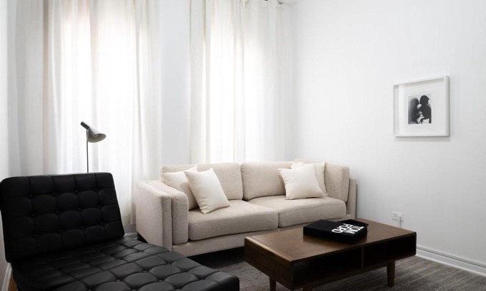 Noble Square Apartment | FRONTDESK Updated 1BR Apt in River West