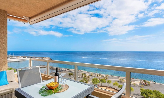 Radazul Apartment | Frontline Beach Apartment with Terrace