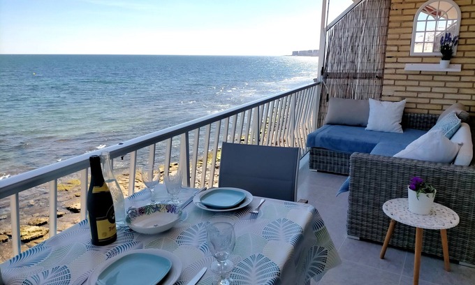 Torrevieja Apartment | Frontline to the sea. modern apartment with great balcony