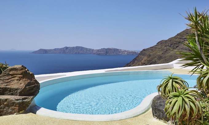 Imerovigli Villa | Ftelari Villa | Entire Private Property with Pool and Outdoor Whirlpool
