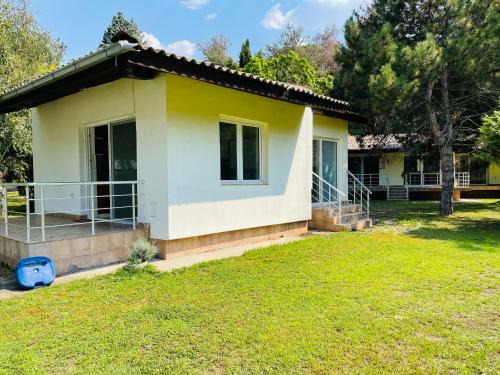 Nov Dojran House | Fuk-tak's bungalow