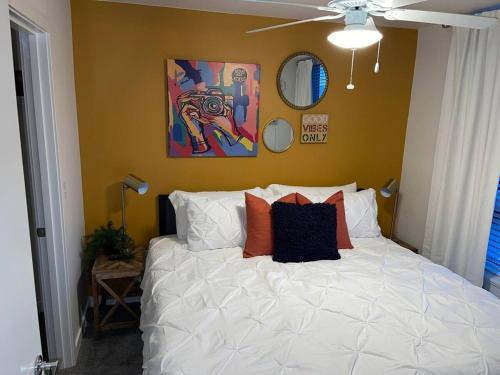 Hilltop Apartment | Full Kitchen-youtubetv-smart Locksking Bedtop Fl