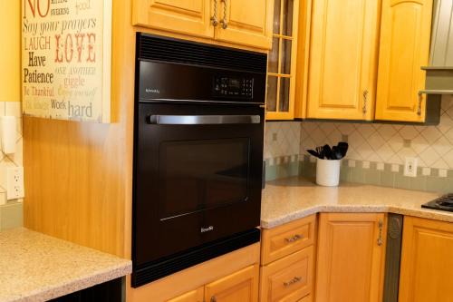 Fullerton House | Fullerton Adventure Pad - 10 min to Disneyland