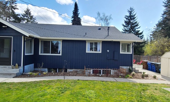 Central Tacoma Apartment | Fully Equipped + Renovated APT Near Cheney Stadium