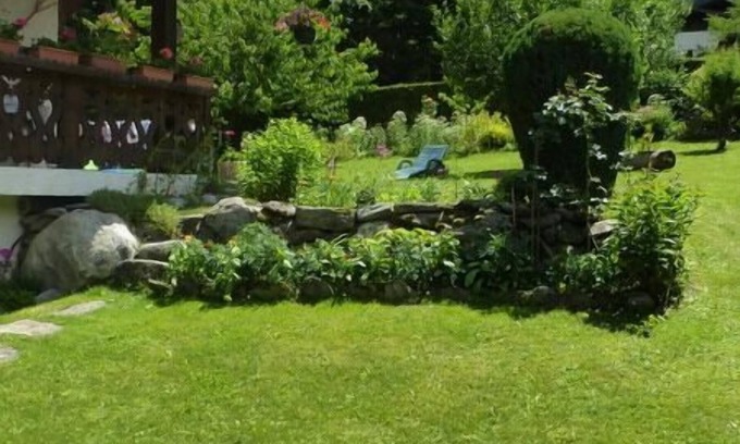 Les Houches Apartment | Fully equipped studio in a quiet cottage. Private garden