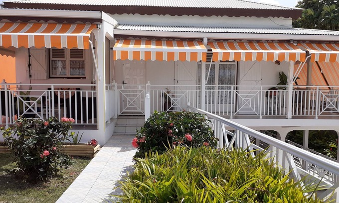 Perinet Apartment | fully equipped studio independent entrance in beautiful villa
