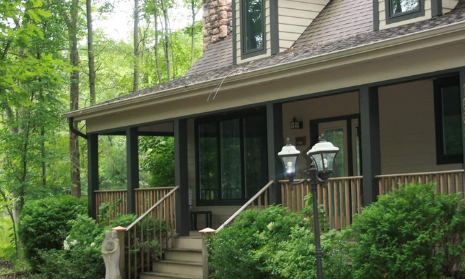 Union Pier House | Fully Furnished 3 Bedroom Home in a Tranquil Wooded Setting