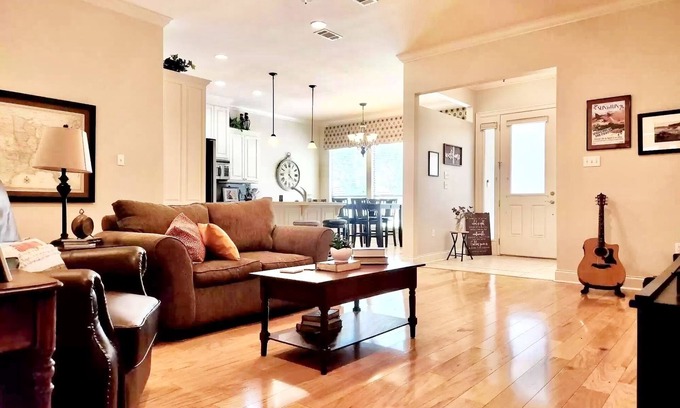 Burnside House | Fully furnished home perfect for traveling professionals