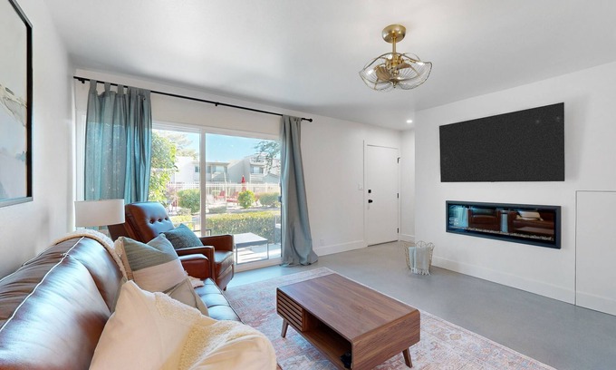 South Scottsdale Condo | Fully remodeled condo near Fashion Square with pool, fireplace, patio, streaming