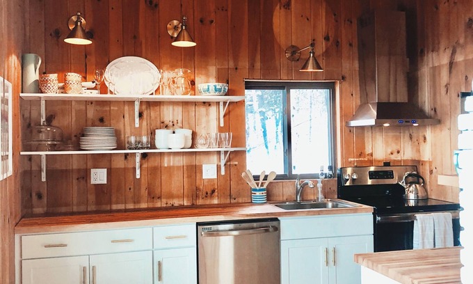 Franconia House | Fully renovated, 2Br, 1 bath, sleeps 4, Mittersill Chalet.